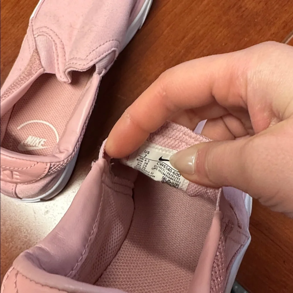 Nike slip-on sneakers size 7 // 011506 - Picture 2 of 3